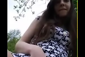 Teen Shows Her Big Pussy Lips In The Park