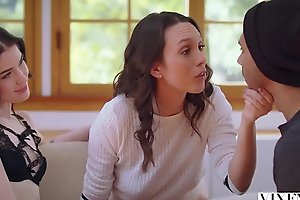 VIXEN Jade Nile Gets Help From Her Roommate To Open Her Boyfriends Eyes
